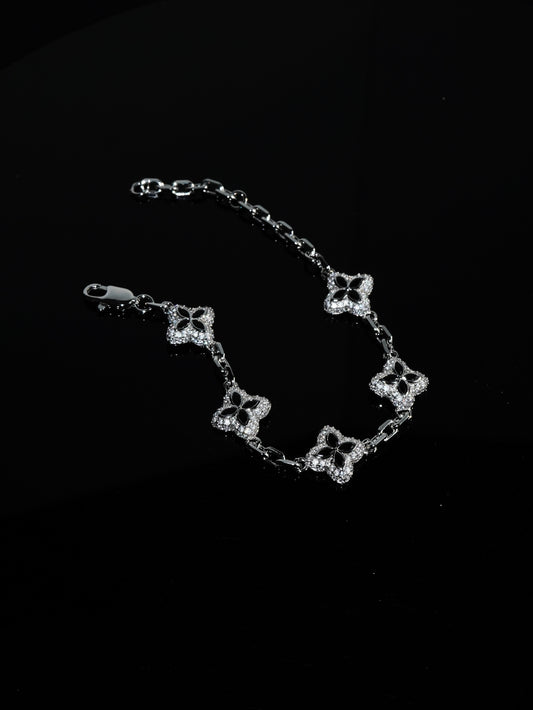 BLACK ICE CLOVER BRACELET