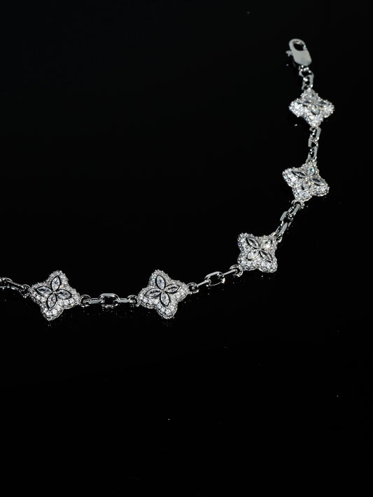 WHITE ICE CLOVER BRACELET