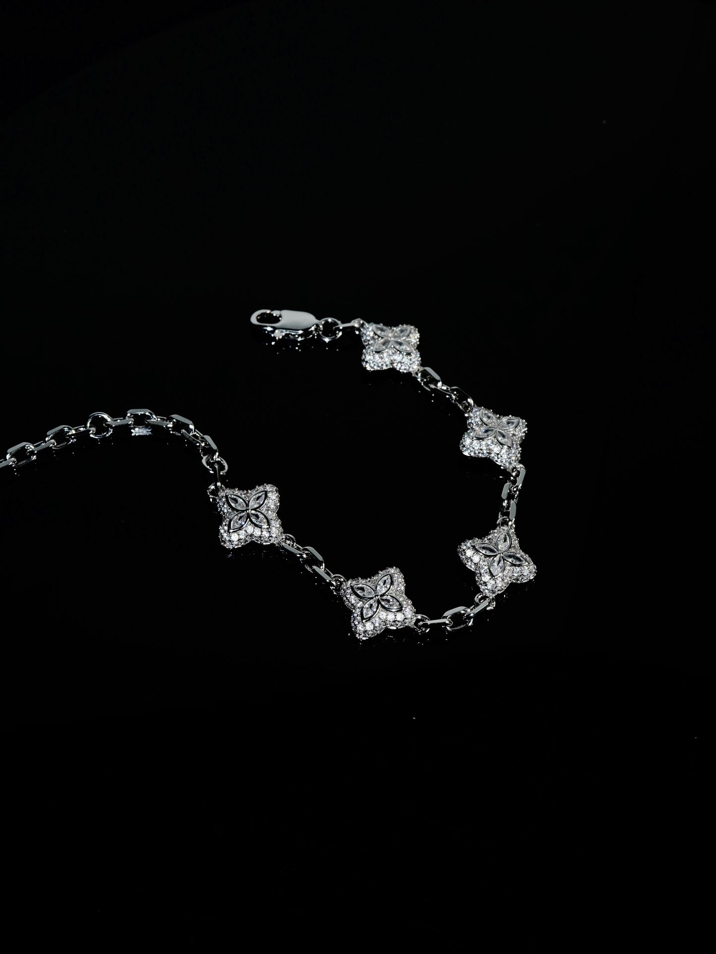 WHITE ICE CLOVER BRACELET