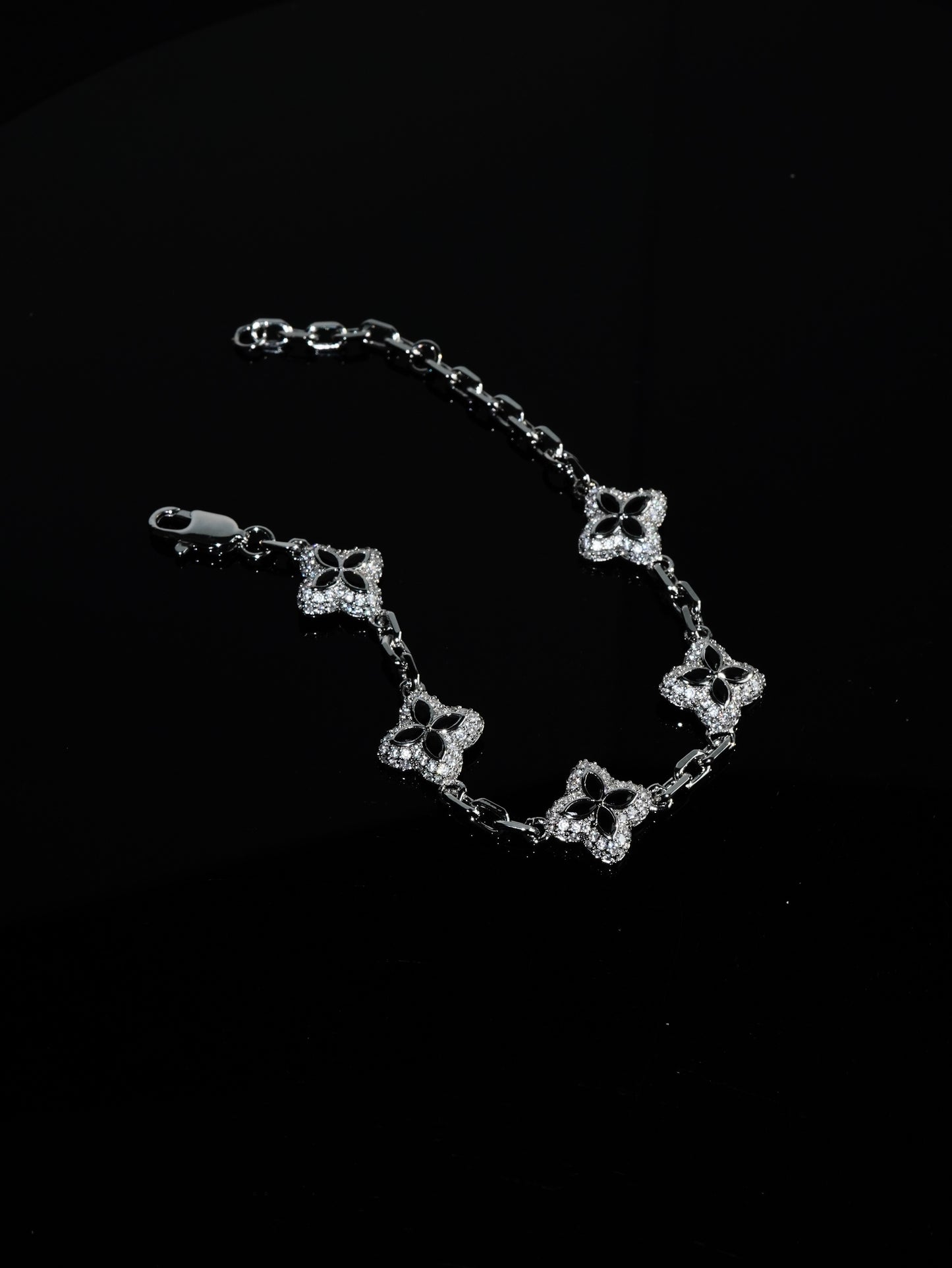 BLACK ICE CLOVER BRACELET