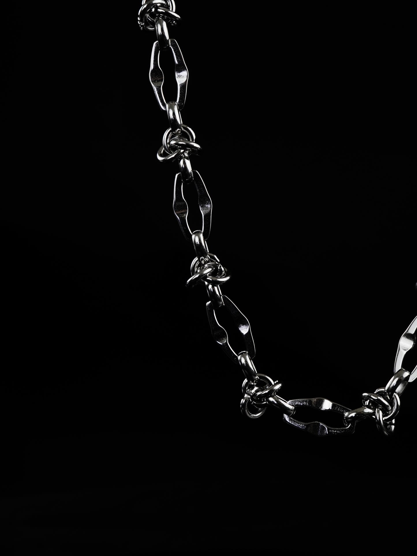 THORN NECKLACE