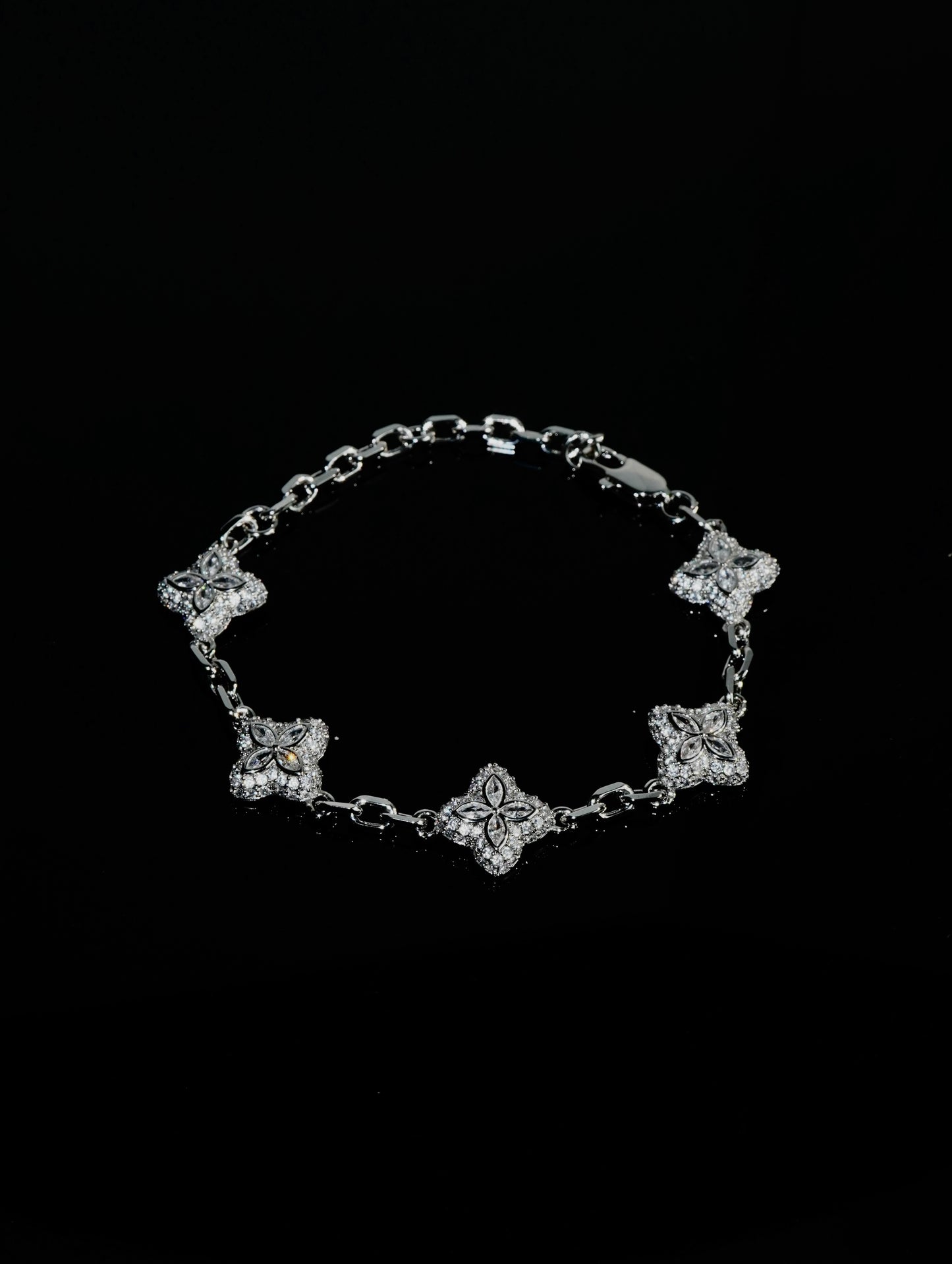 WHITE ICE CLOVER BRACELET