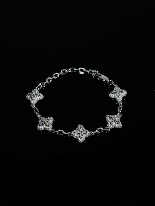 WHITE ICE CLOVER BRACELET